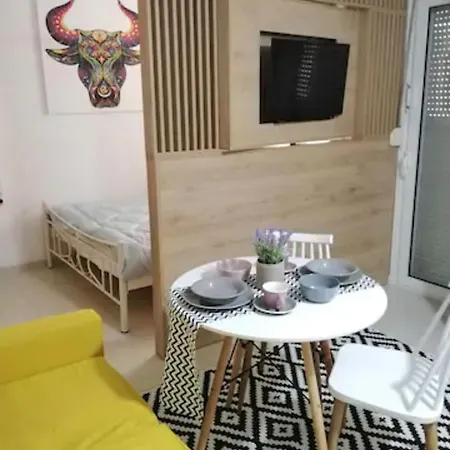 아파트 Bull House , Luxurious & Cozy.